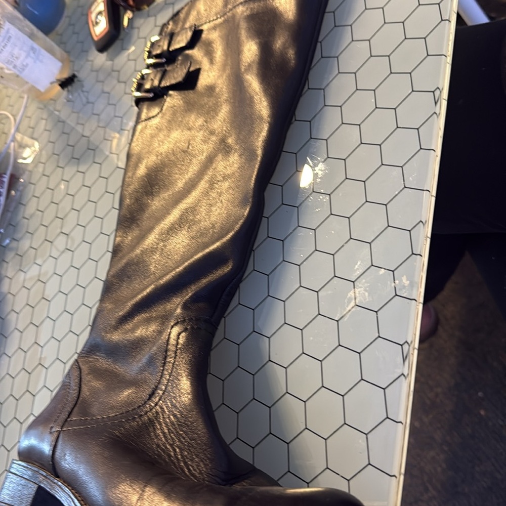 Guess leather boots